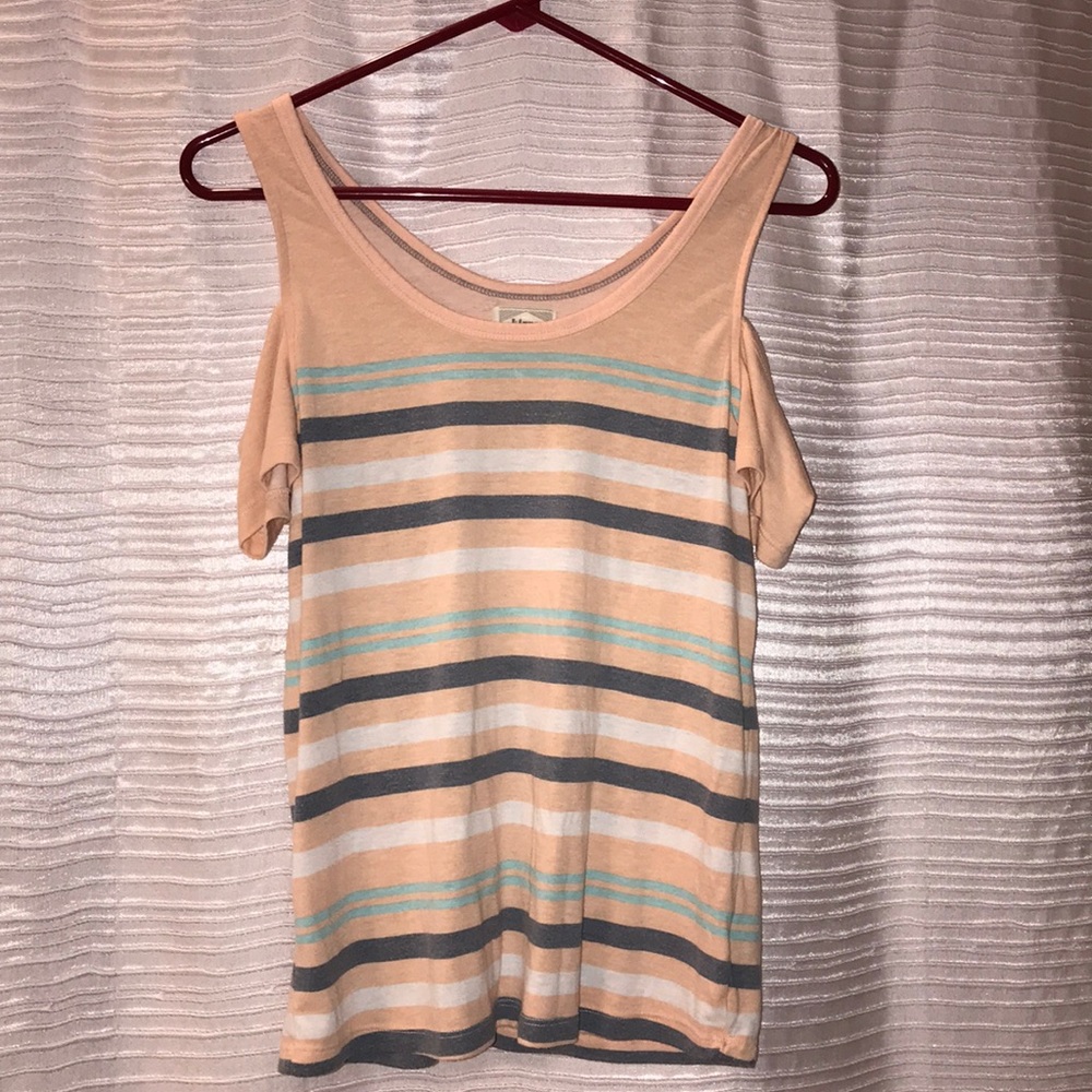 🍭 Cold shoulder striped top